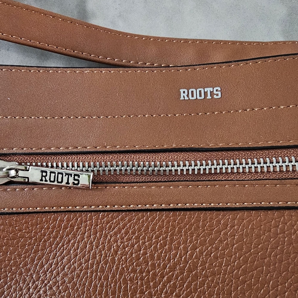 Roots purse almost new condition - Picture 2 of 7